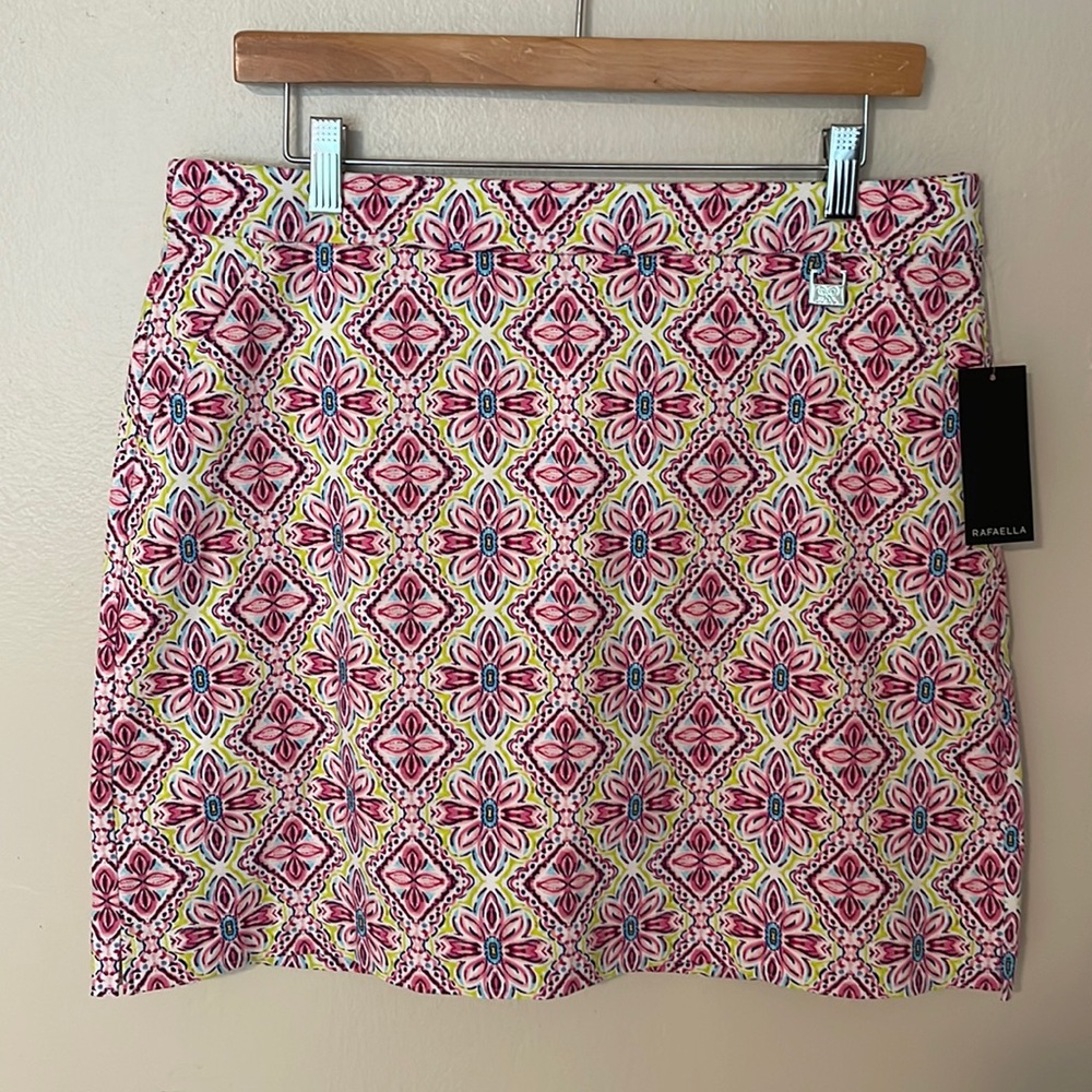 NWT Rafaella Stawberry Moon Skort. Large